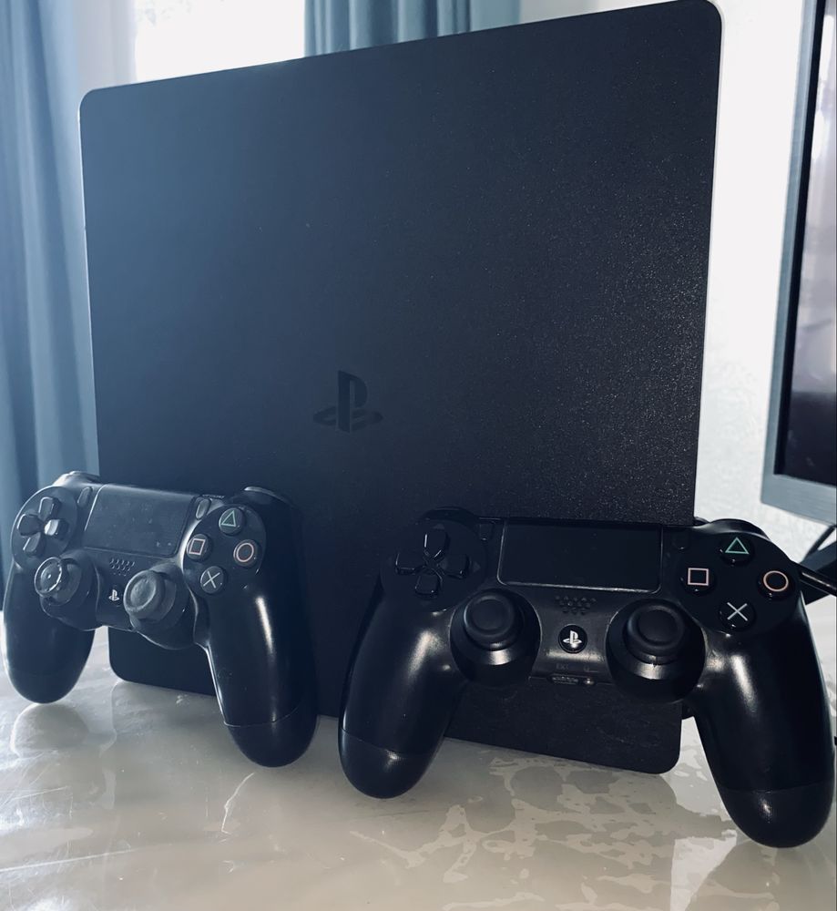 Playstation 4 slim