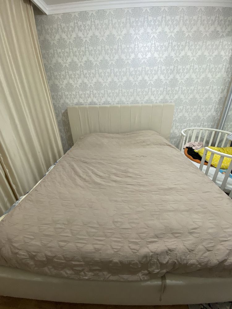 Продам кровать с матрасом