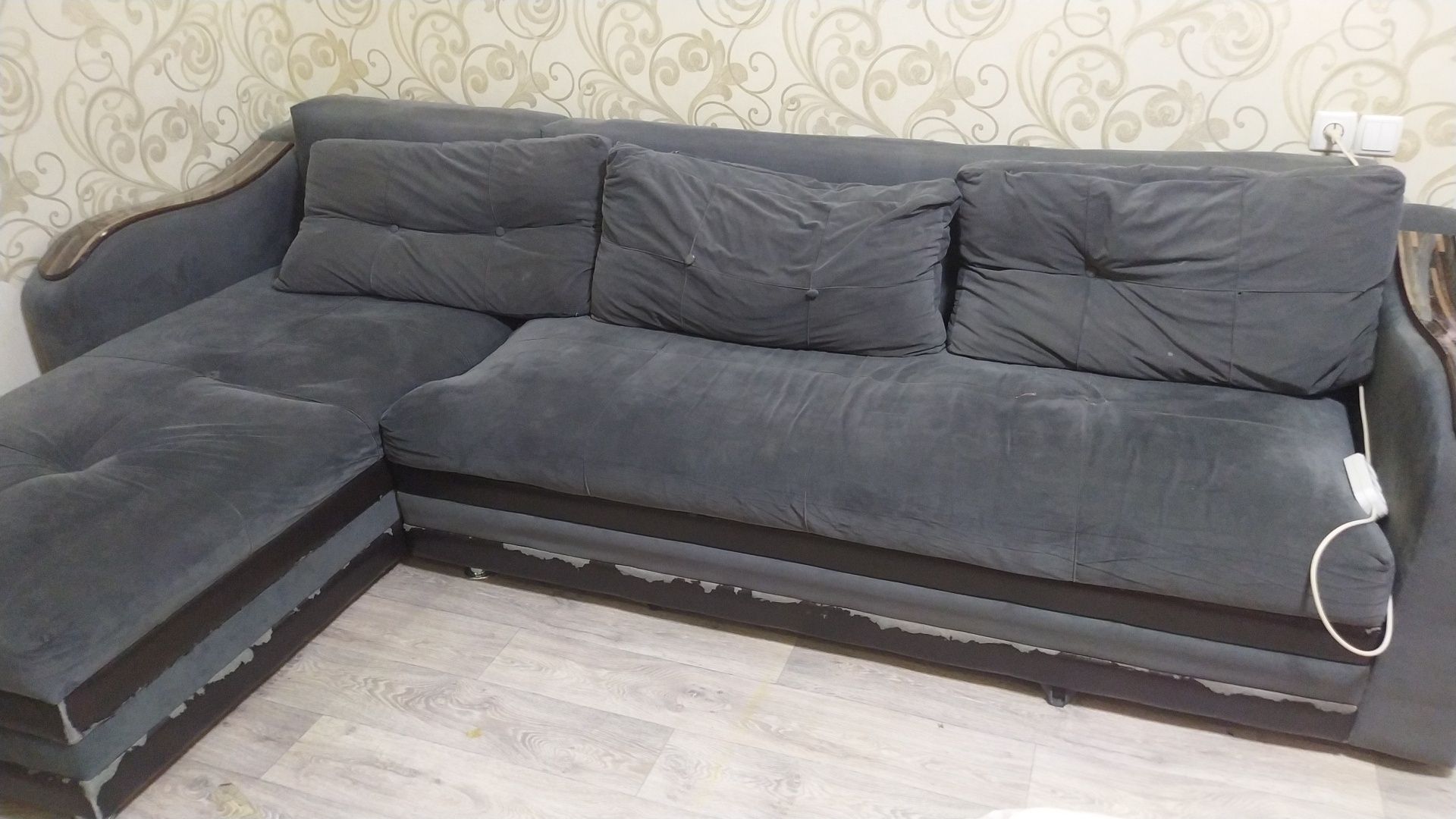 Продам диван б/у.