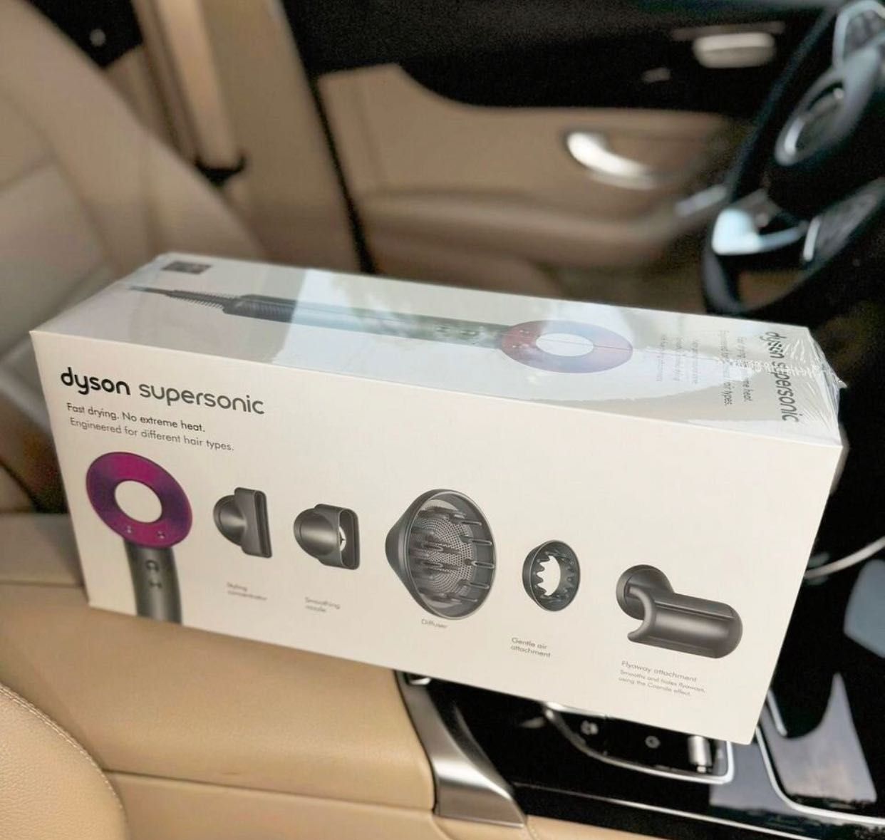 Продам Дайсон Dyson новый в цвете Фуксия Мощный с насадками