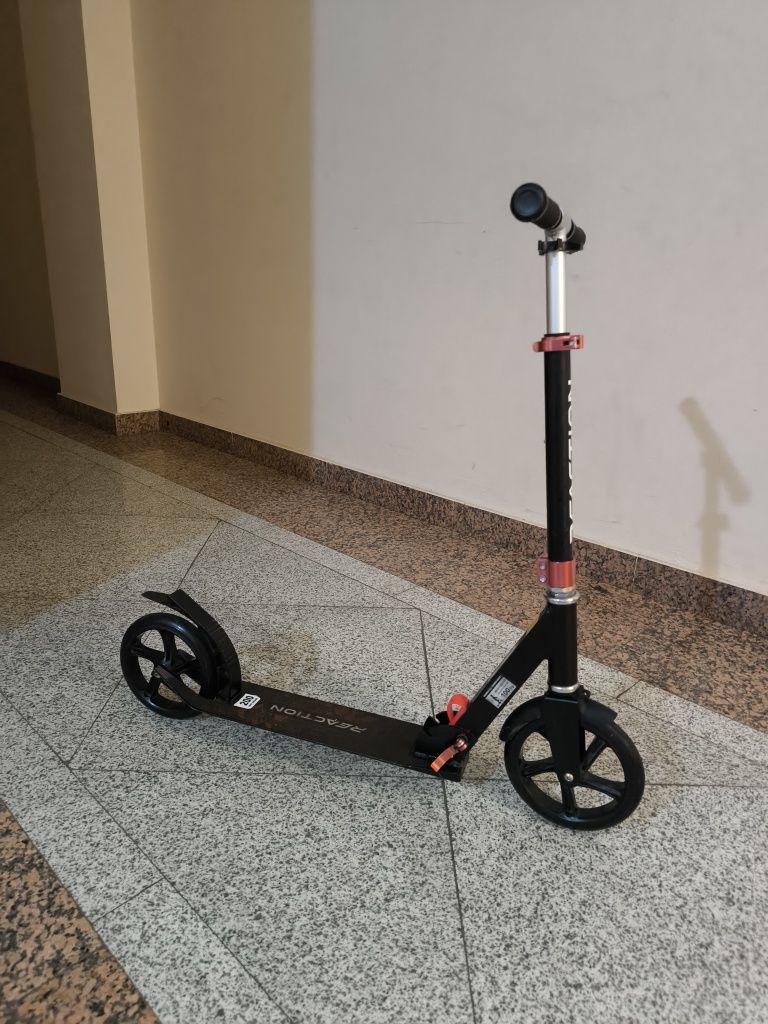 Самокат складной продам.