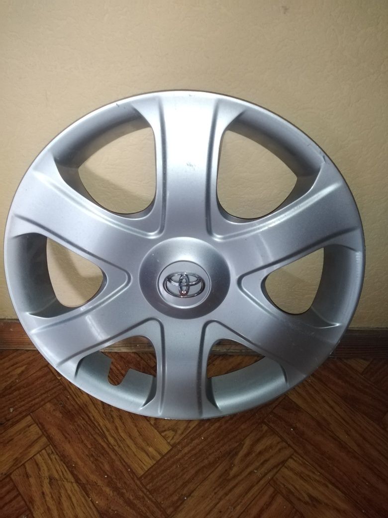 Колпак 1 шт. на Toyota оригинал.