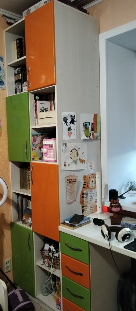 Детский гарнитур: двухъярусная кровать, пенал, стол, шкаф для одежды