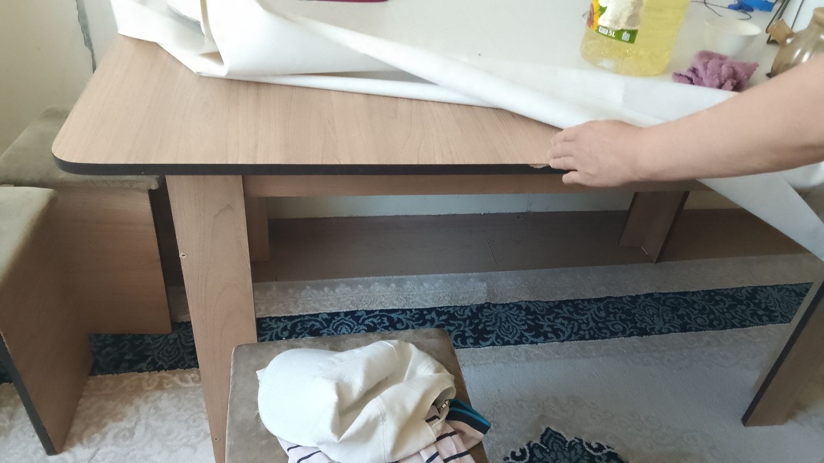 Стол с табуретками