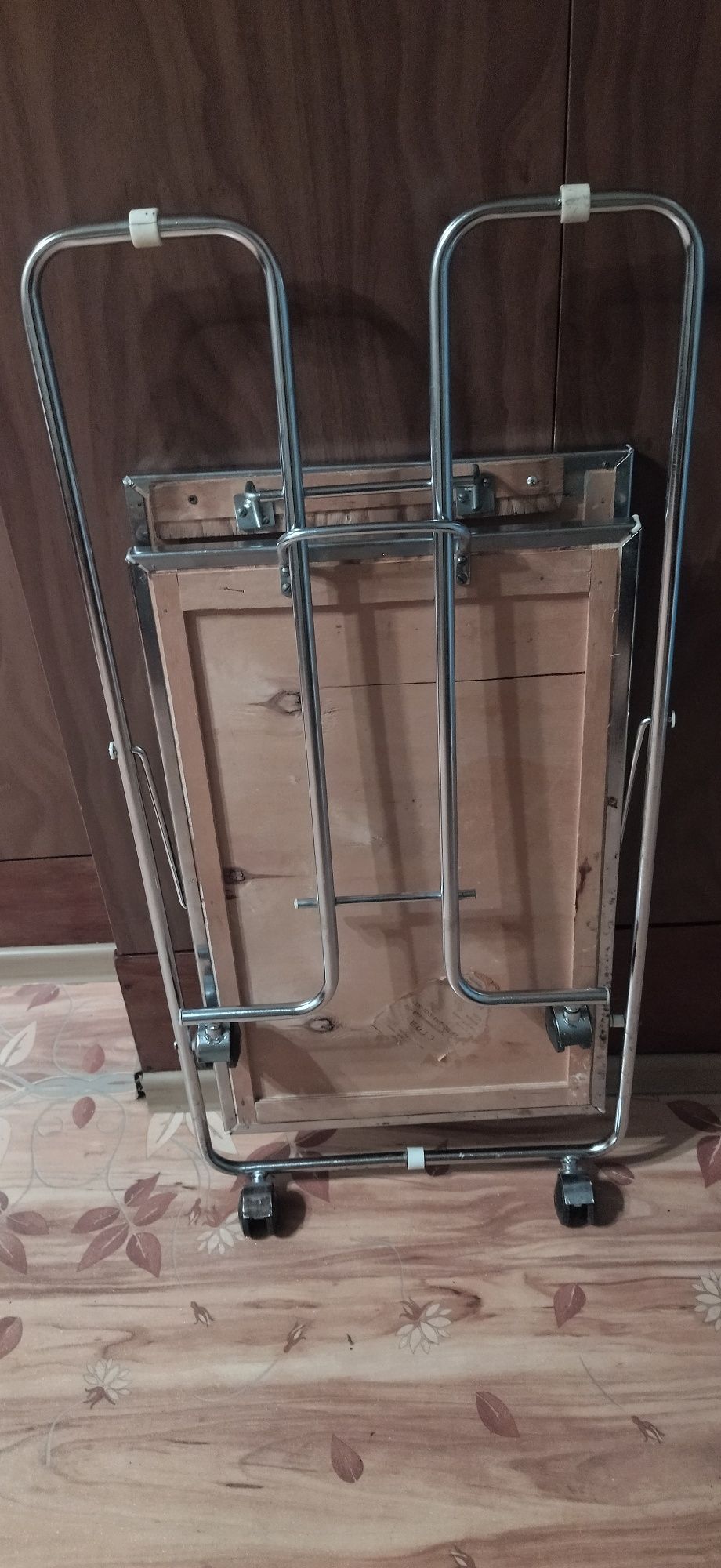 Продам столик передвижной