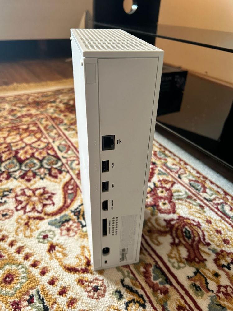 Продам Xbox Series S