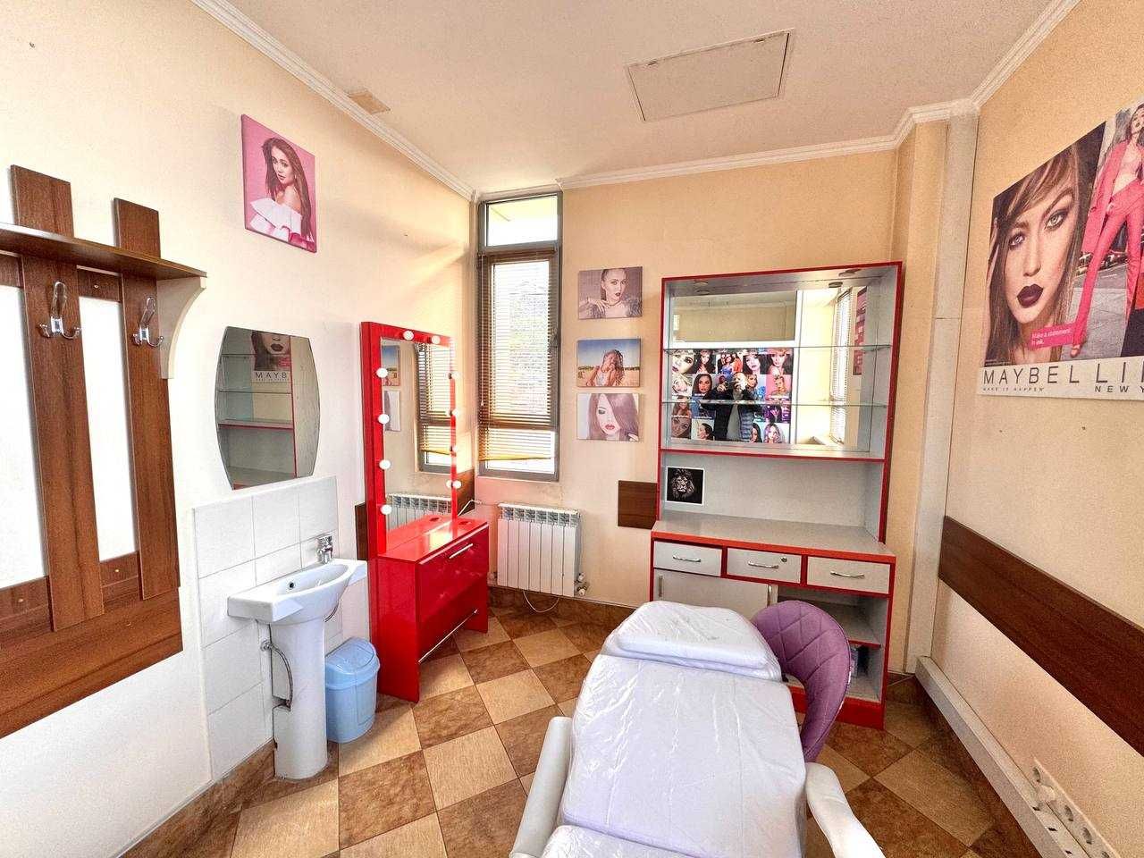 Сдам в аренду салон красоты, 320 м², г. Есик, ТРЦ «АЛМА»