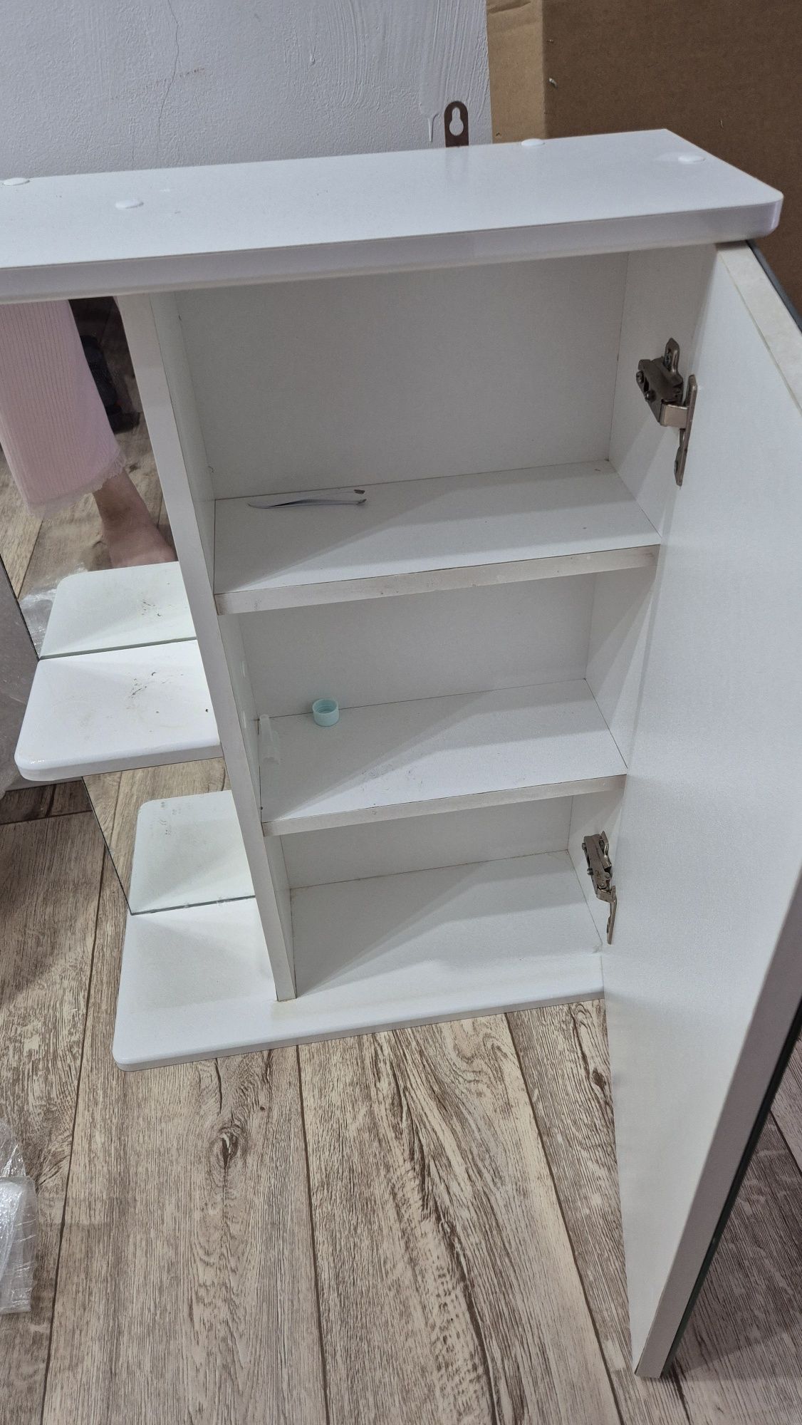 Продам шкафчик в ванную с зеркалом