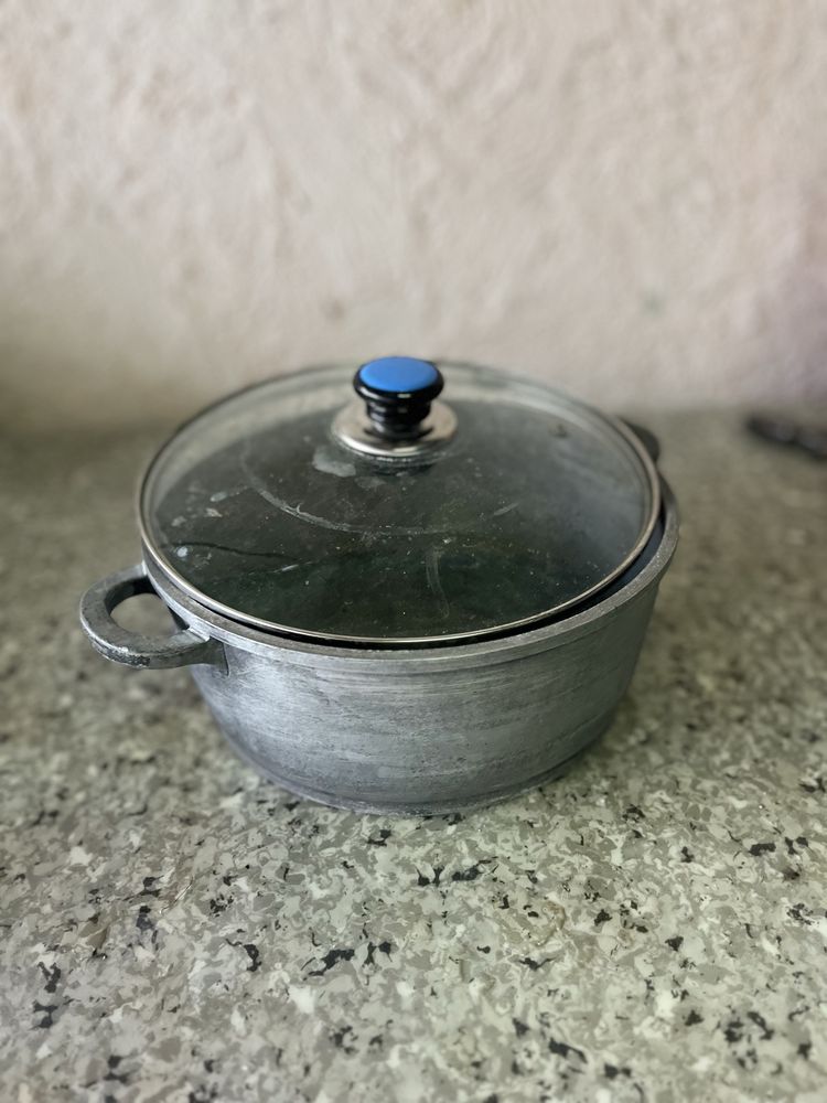 Казаны, кастрюли, сковородки