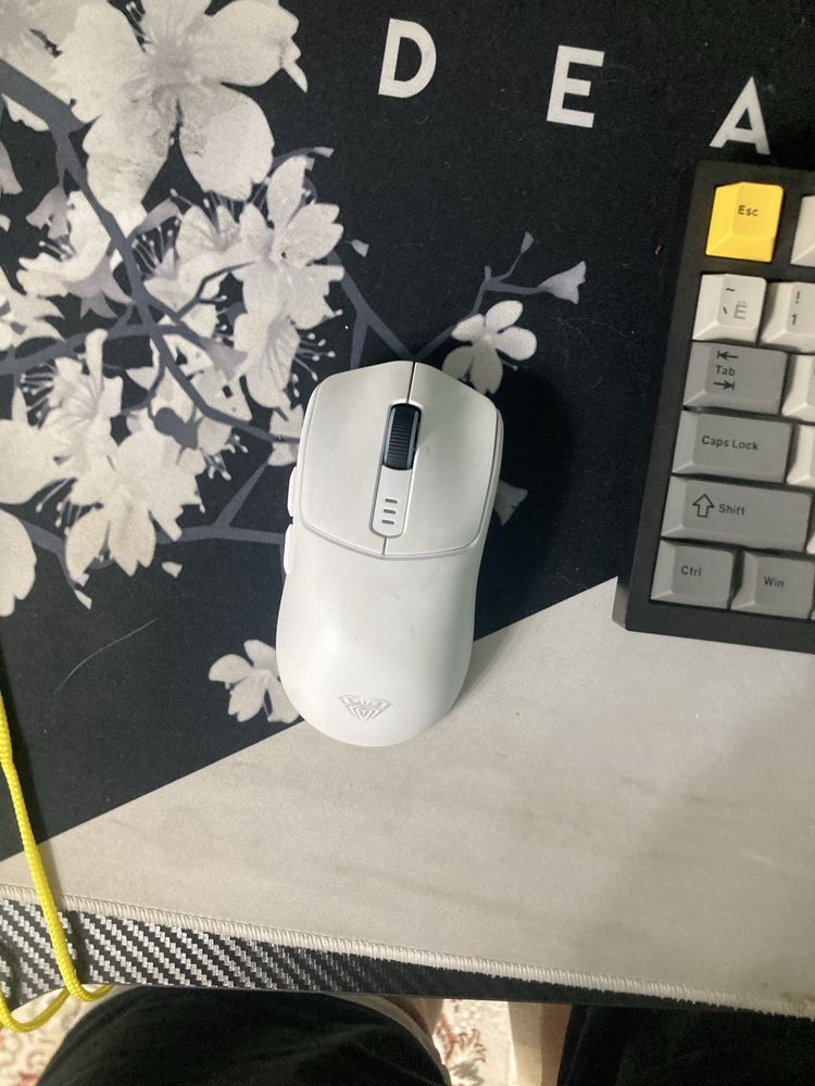 Продам компьютер rtx 4060 с монитором, клавиатурой и с мышкой