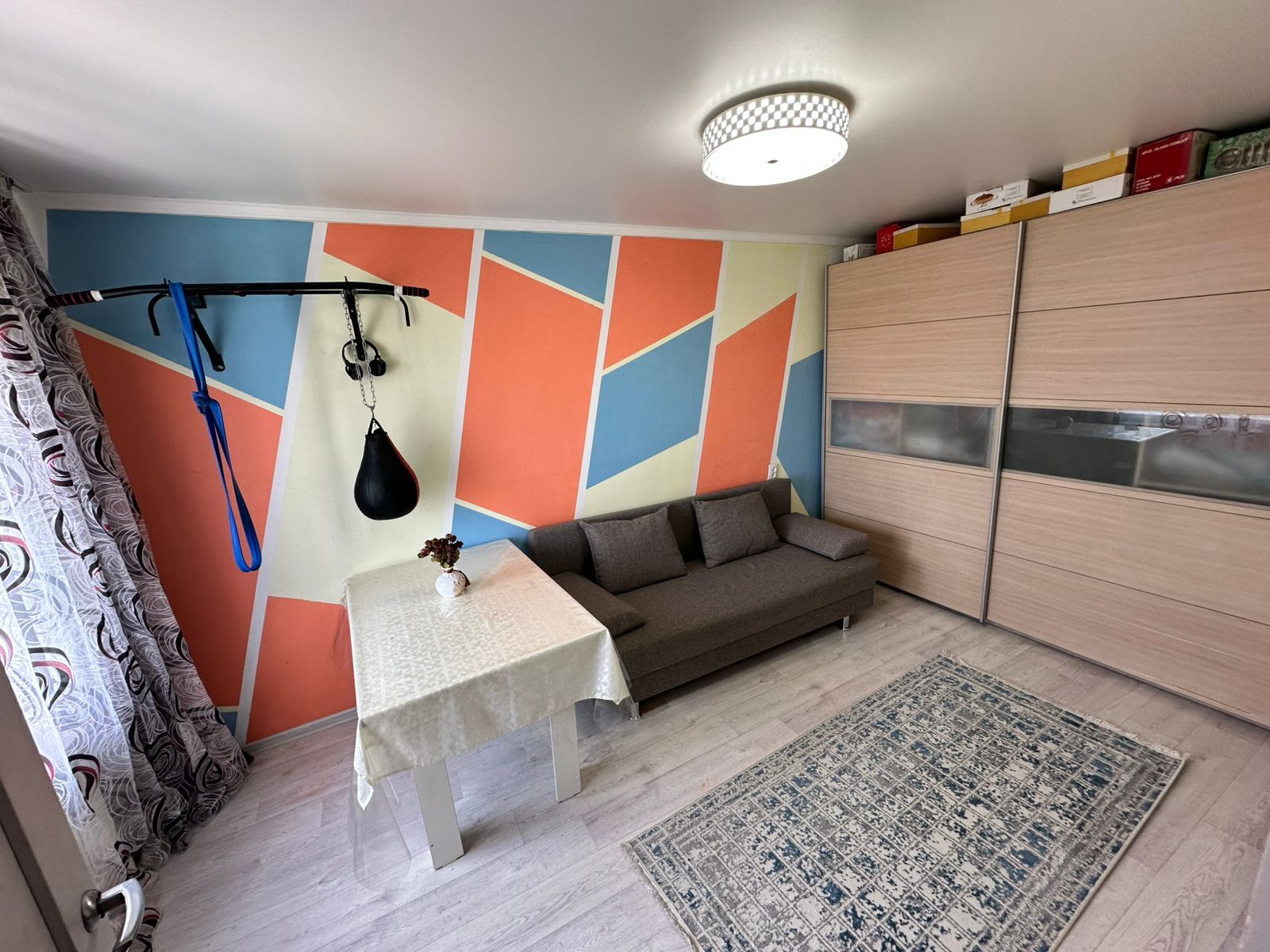 СРОЧНО!!! Продам 3 ком.кв., р-н 8 мкр, 5/5 этаж, панельный дом, 59 кв.