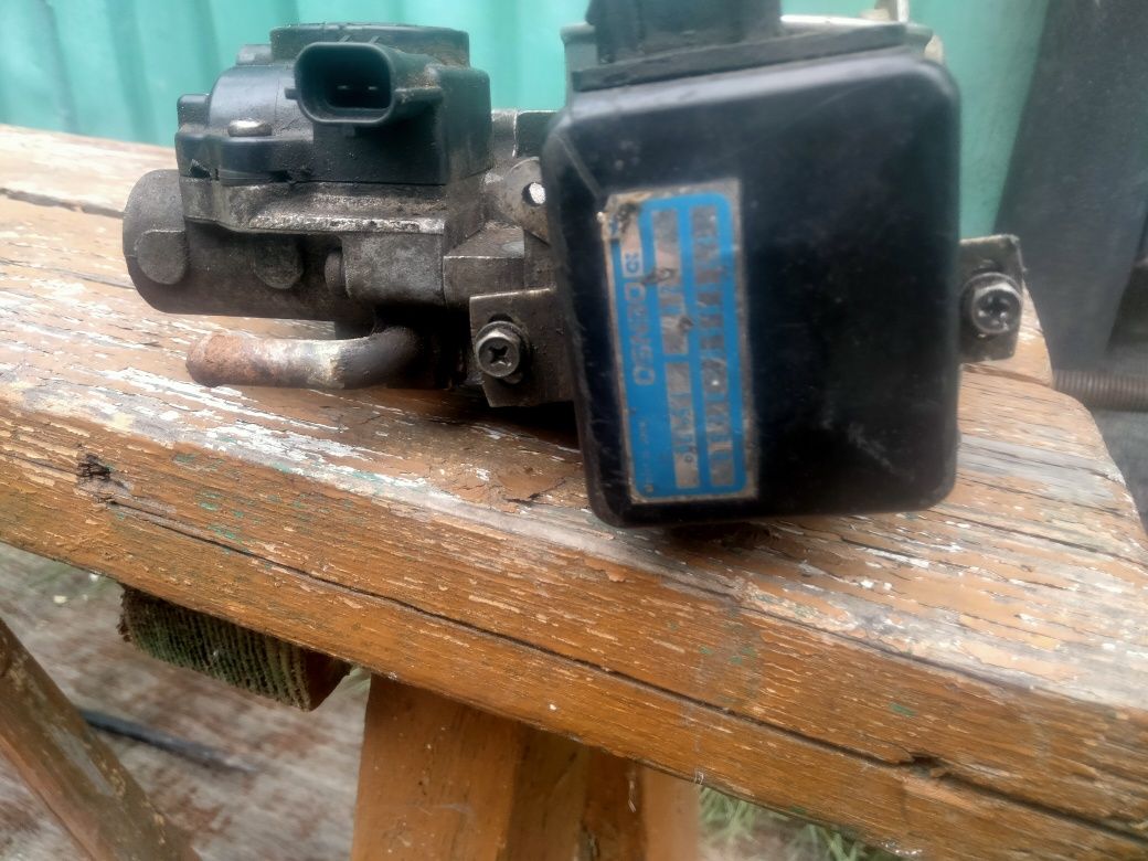 Продам форсунки и дросель Мазда 323
