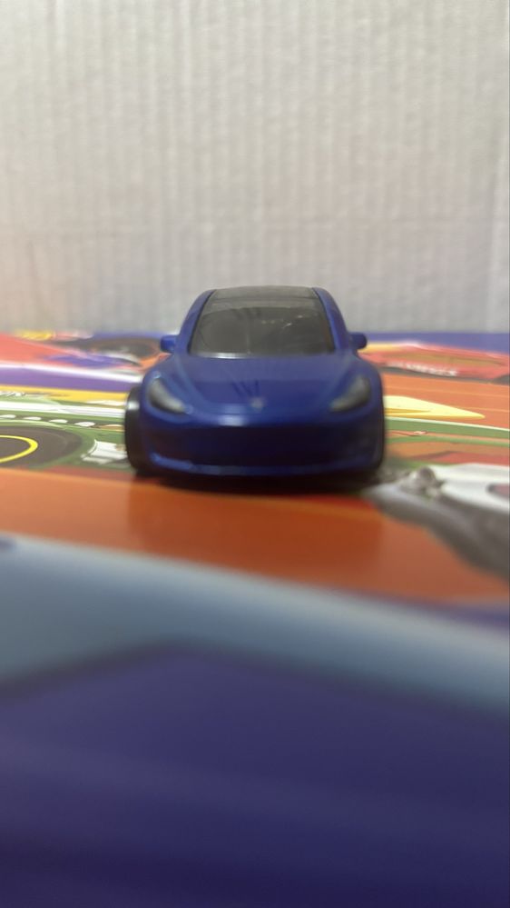 Машинка тесла hot wheels