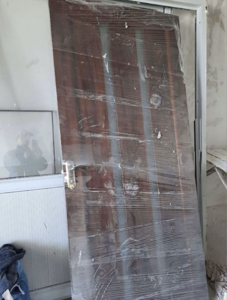Двери из дерева.