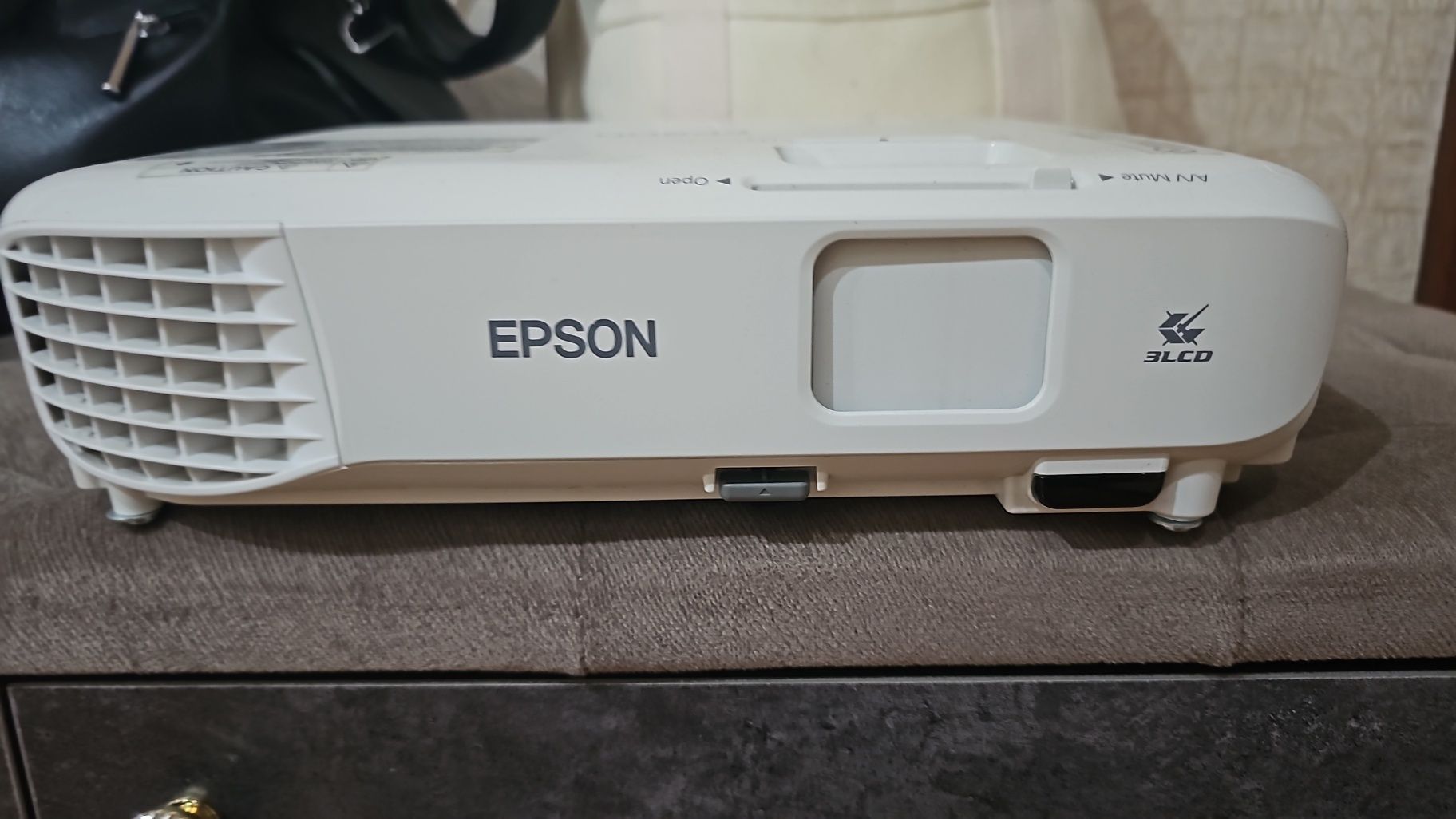 Продаётся проектор EPSON