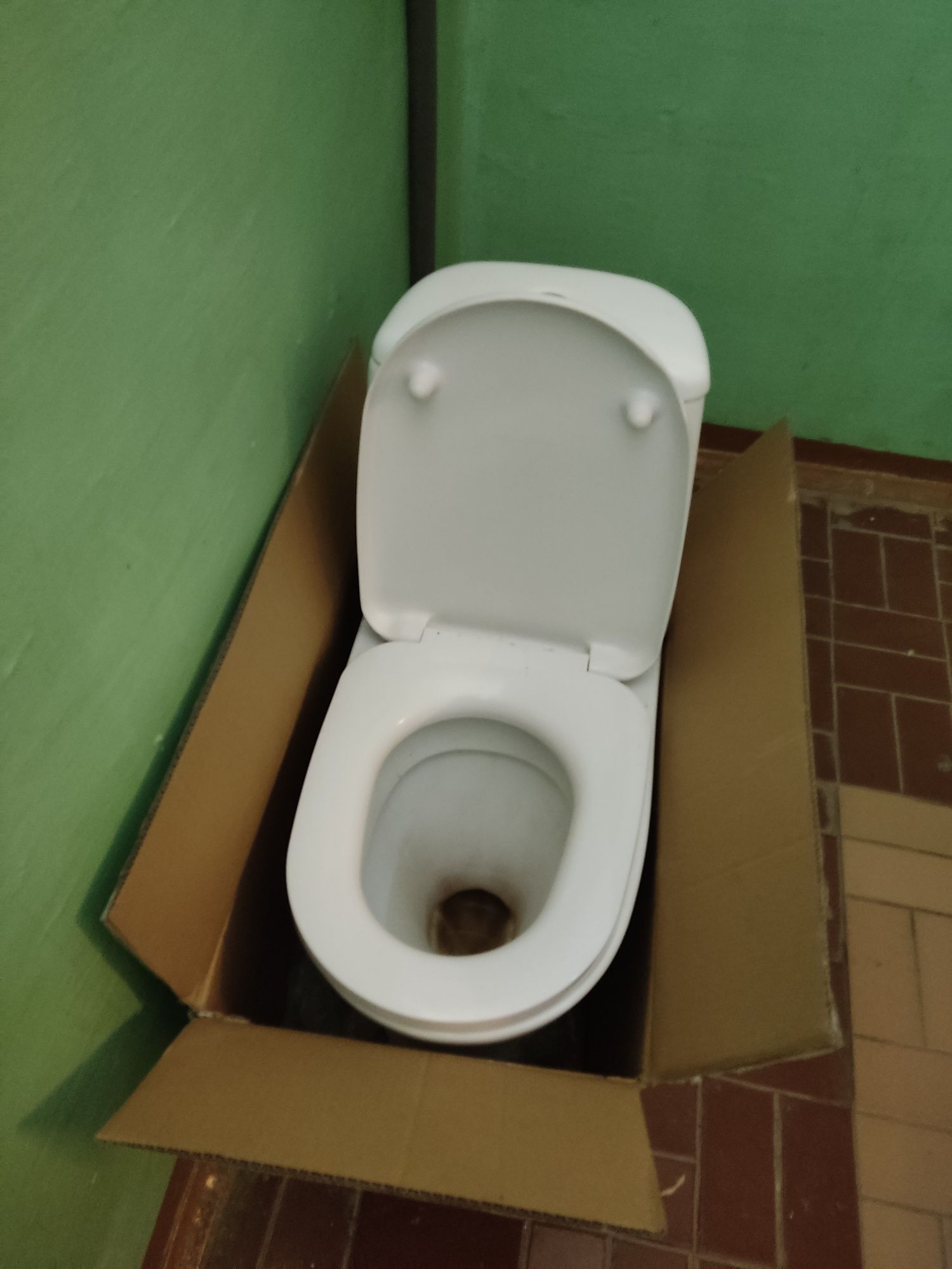 Продаю Унитаз не новый.