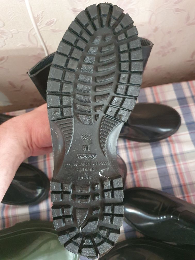 Продам резиновые сапоги