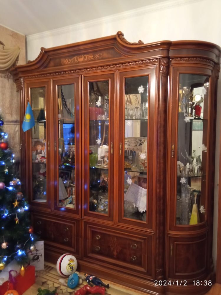 Срочно продам стенку для гостиной