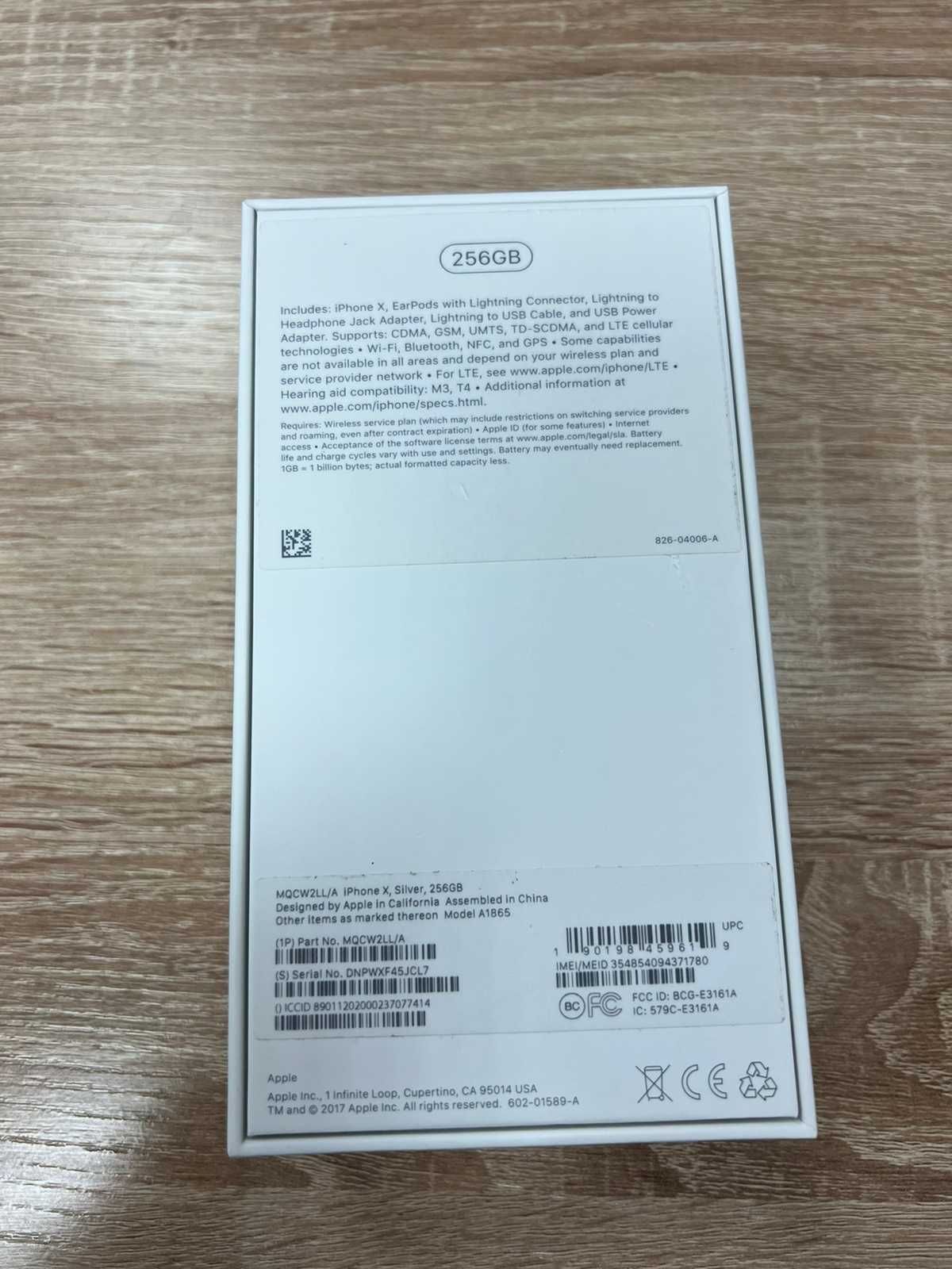 i Phone X с коробкой, наушниками, USB