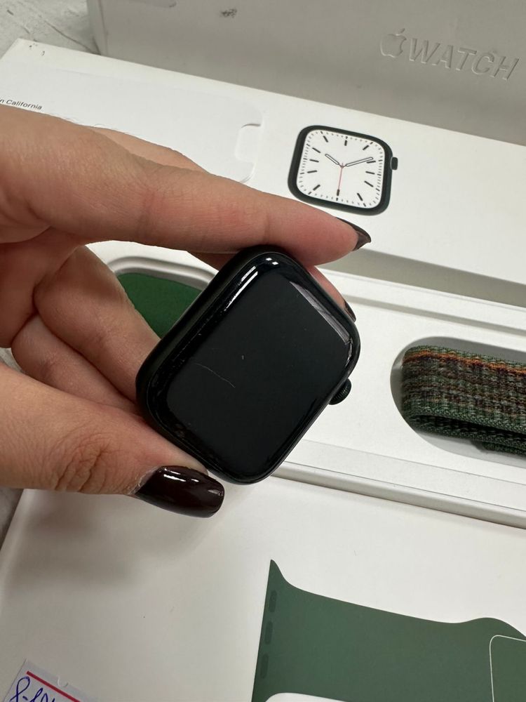 Часы Apple Watch 7