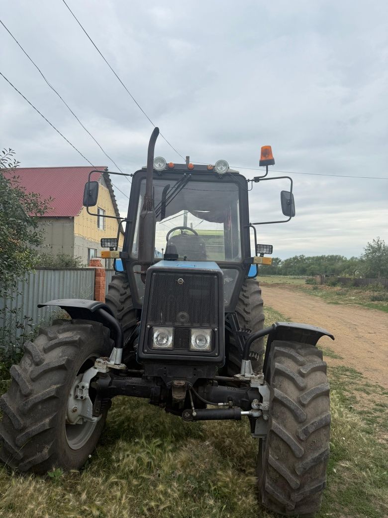 Трактор. МТЗ 892.2 и пресс подборшик CLASS ROLLANT 66