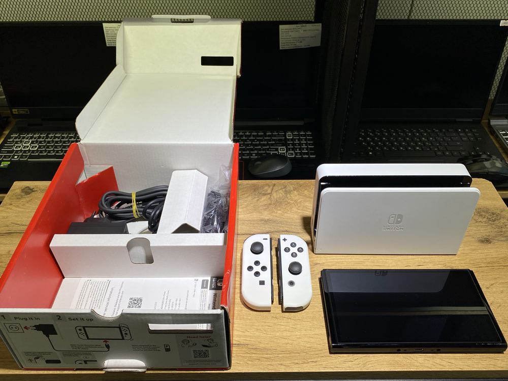 Nintendo Switch OLED, новая, флешка 128GB, полный комплект, 10413/А10