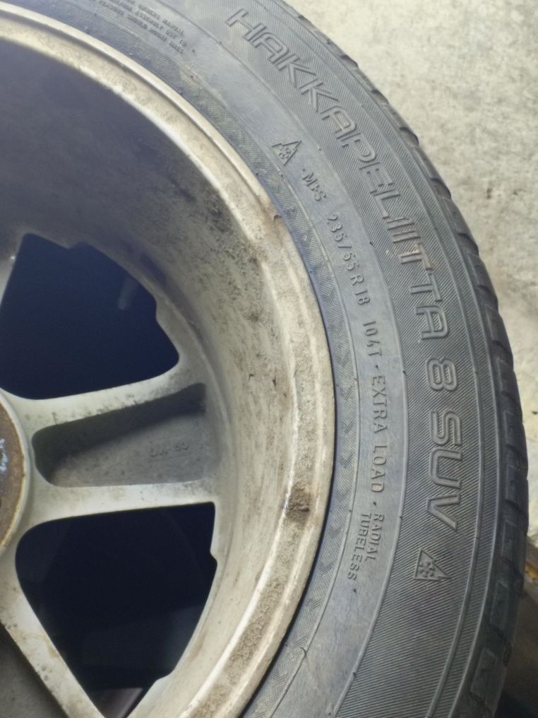 Продам зимнюю резину 4 баллона 235/55r18 цена 22000 за все четыре