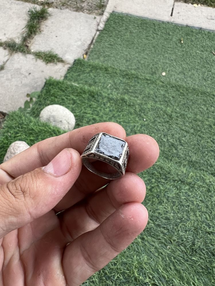 Продам серебро кольцо 925