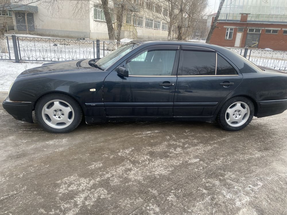 Мерседес 210 е320