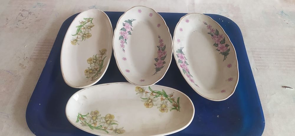 Продам крышки разные по 200 тенге, маленькие по 100 тенге