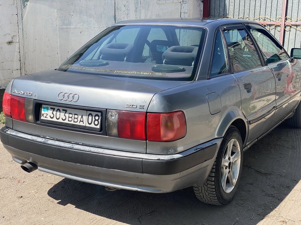 Өзін жасына жақсы 80 % өз краскісінде 2 жеріңде шпакел бар шірік жоқ