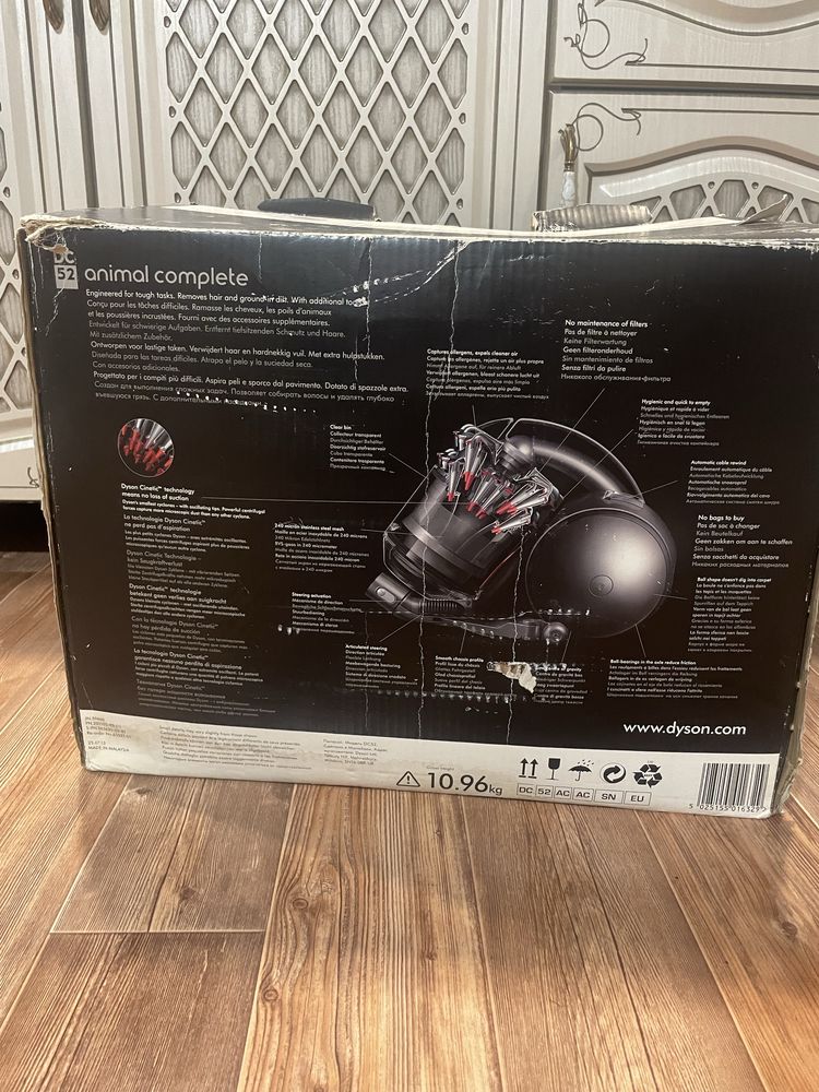 Пылесос Dyson с насадками