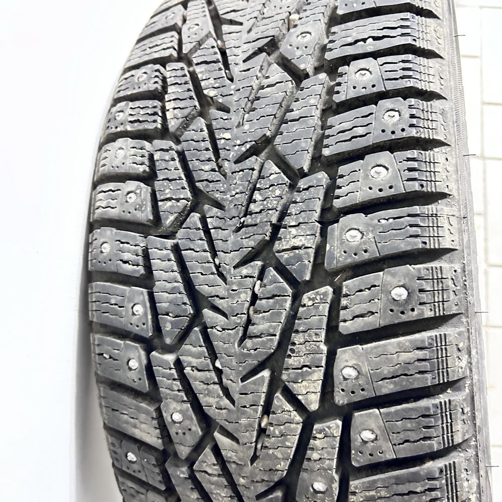 Продам зимнюю резину Nokian tyres nordman 7.215/55/17