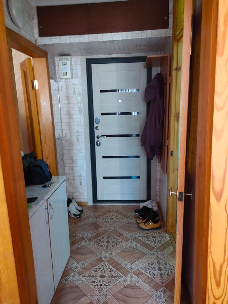 НЕДОРОГО 1ком с большой кухней второй этаж. Северный
