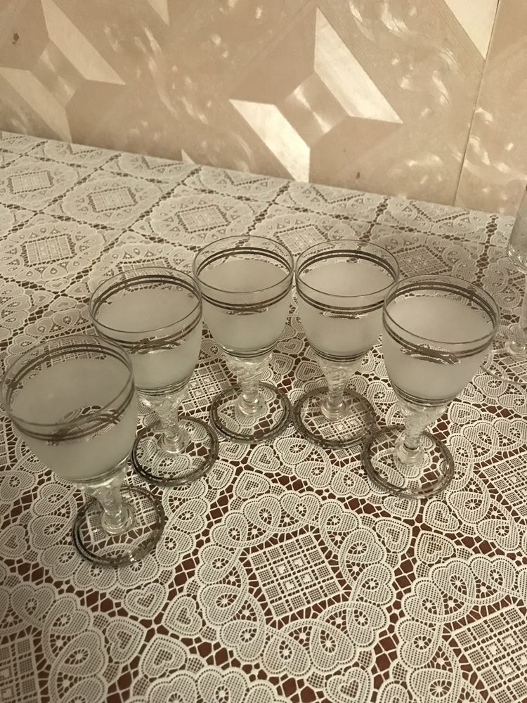 Рюмки на ножке