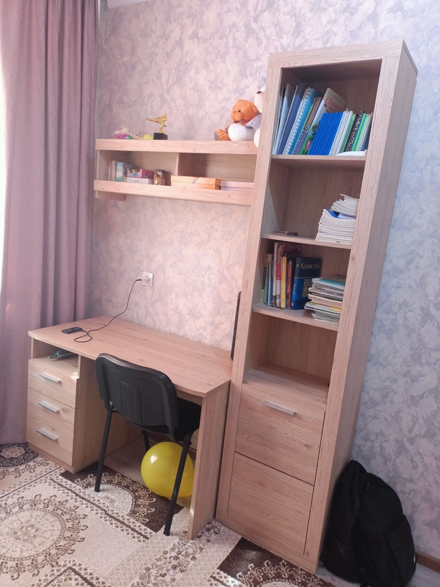 Продаётся гарнитур для детской комнаты! Мебель почти новая! Евромебель