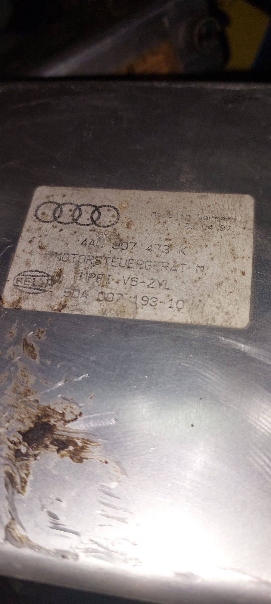 Электронный блок управления двигателем  AUDI  с объёмом  2.6