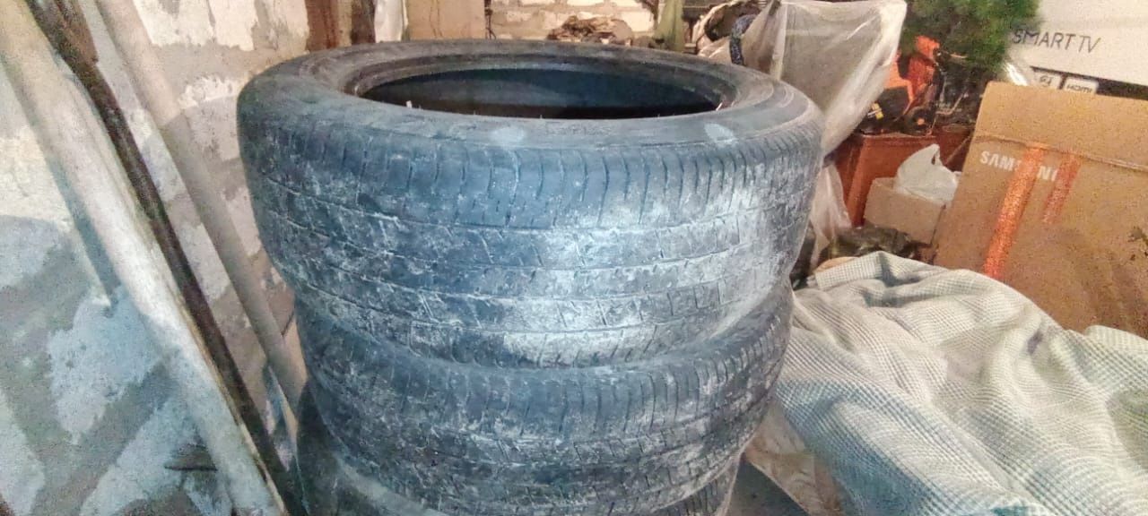 Продам летнюю резину 215/60R17
