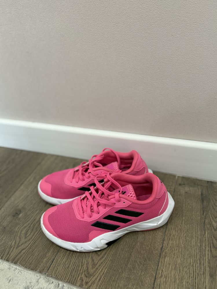 Кроссовки Adidas 38-38,5