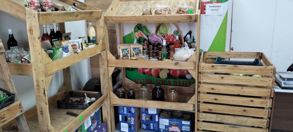 Продаю стелажи для овощей, соковыжималкуи холодильник за 250.000 тенге