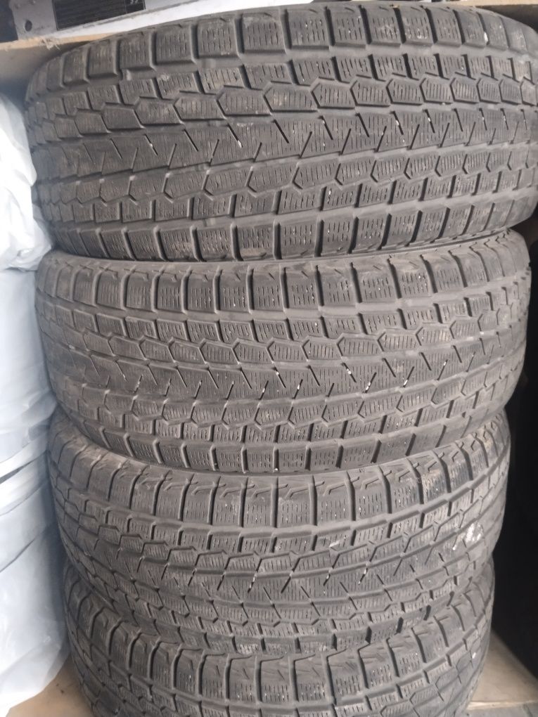 Продам резину на R18