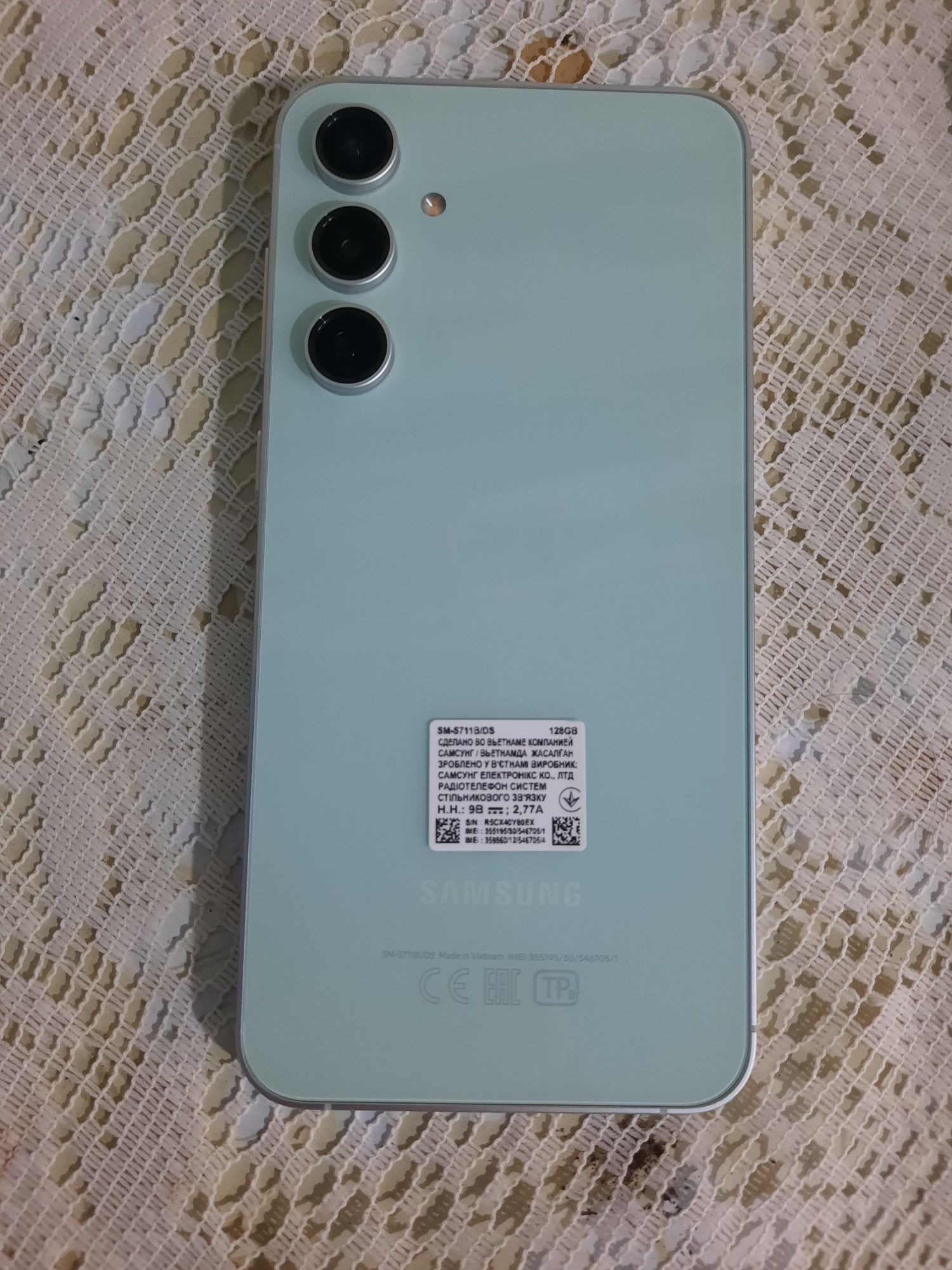 Продам новый Samsung s23 FE на 128 GB .