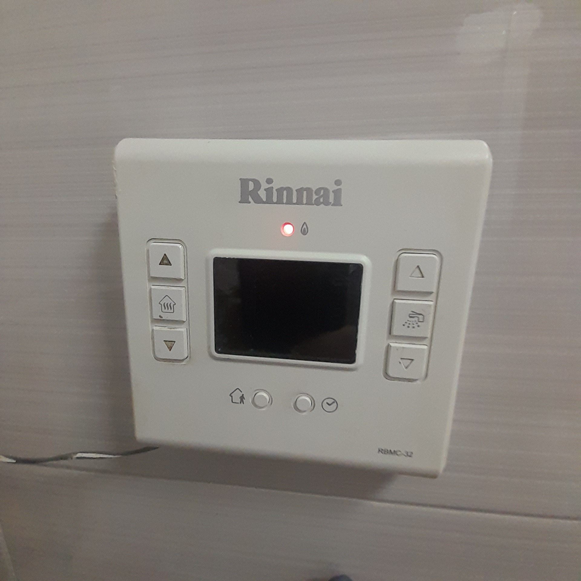 Газовый котел Rinnai модель 107 emf,  год выпуска 2011