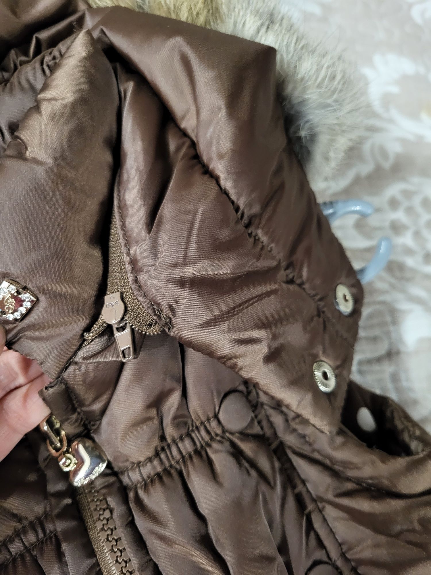 Продам жилет на девочку б/у
