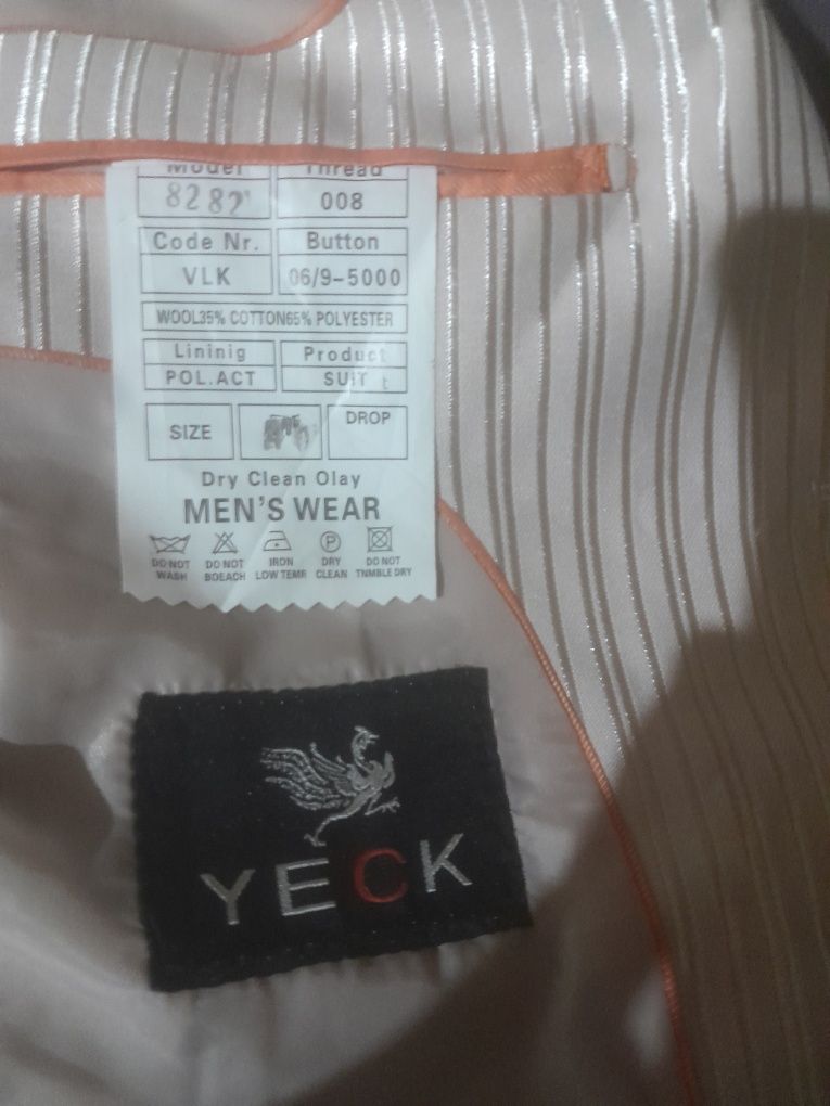 Продам костюм тройка