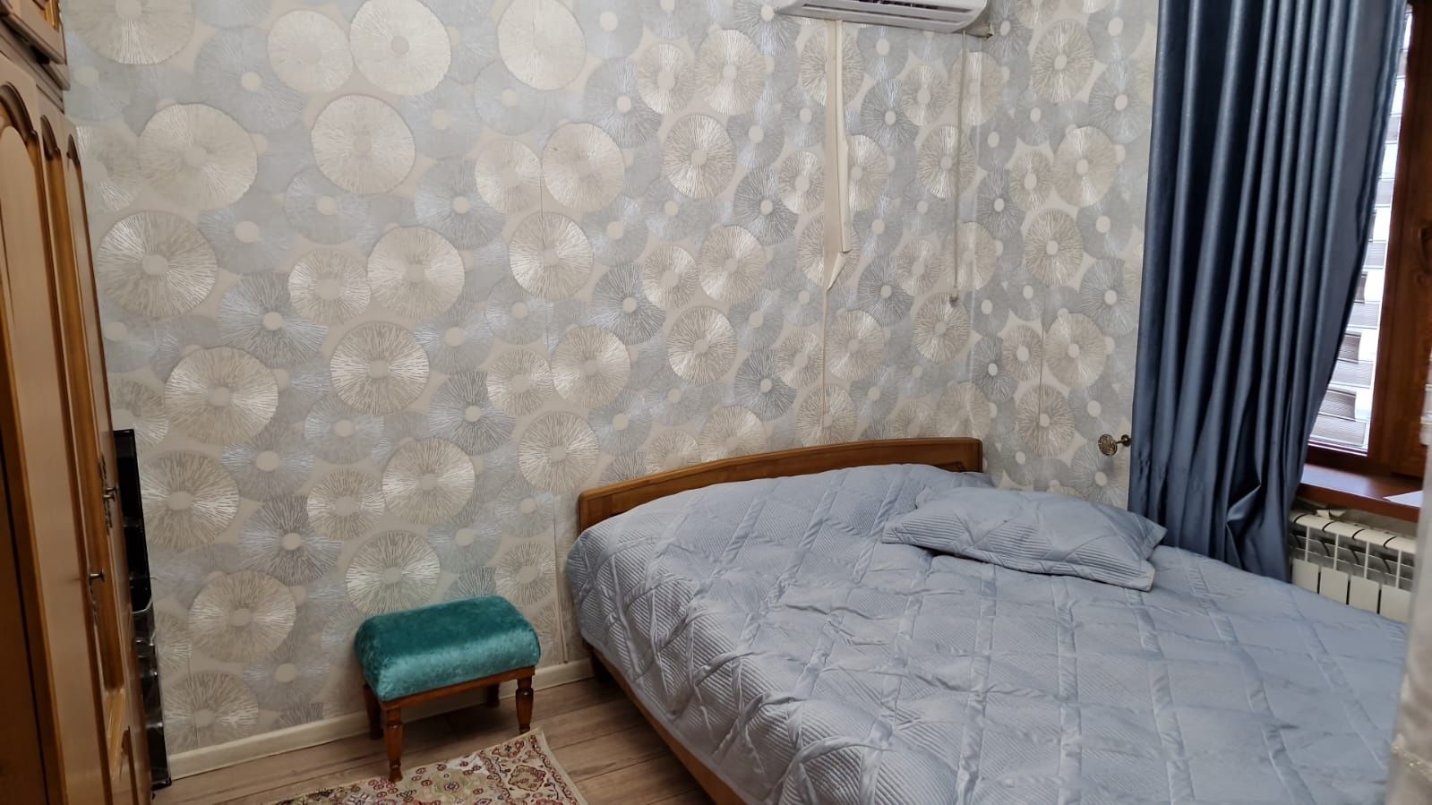 Продается спальный гарнитур шкаф и кравать из чистого дерево