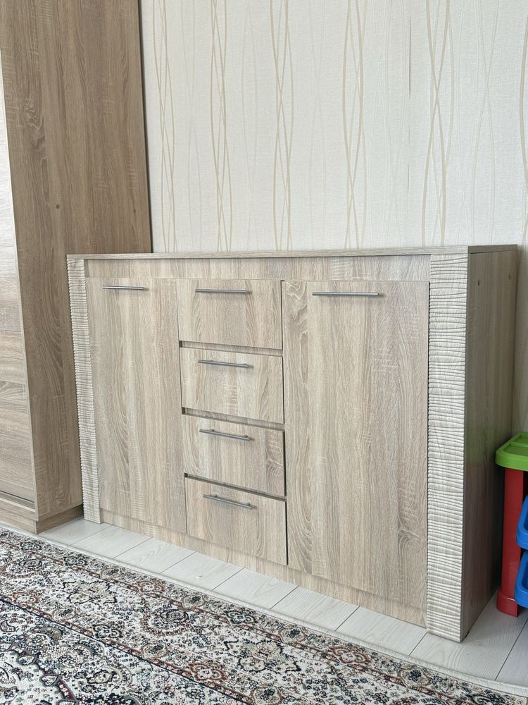 Шкаф, кровать сатылады. УРАЛЬСК