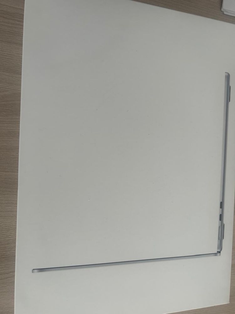 MACBOOK M2 8GB 256 unflied memory 256 GB SSD