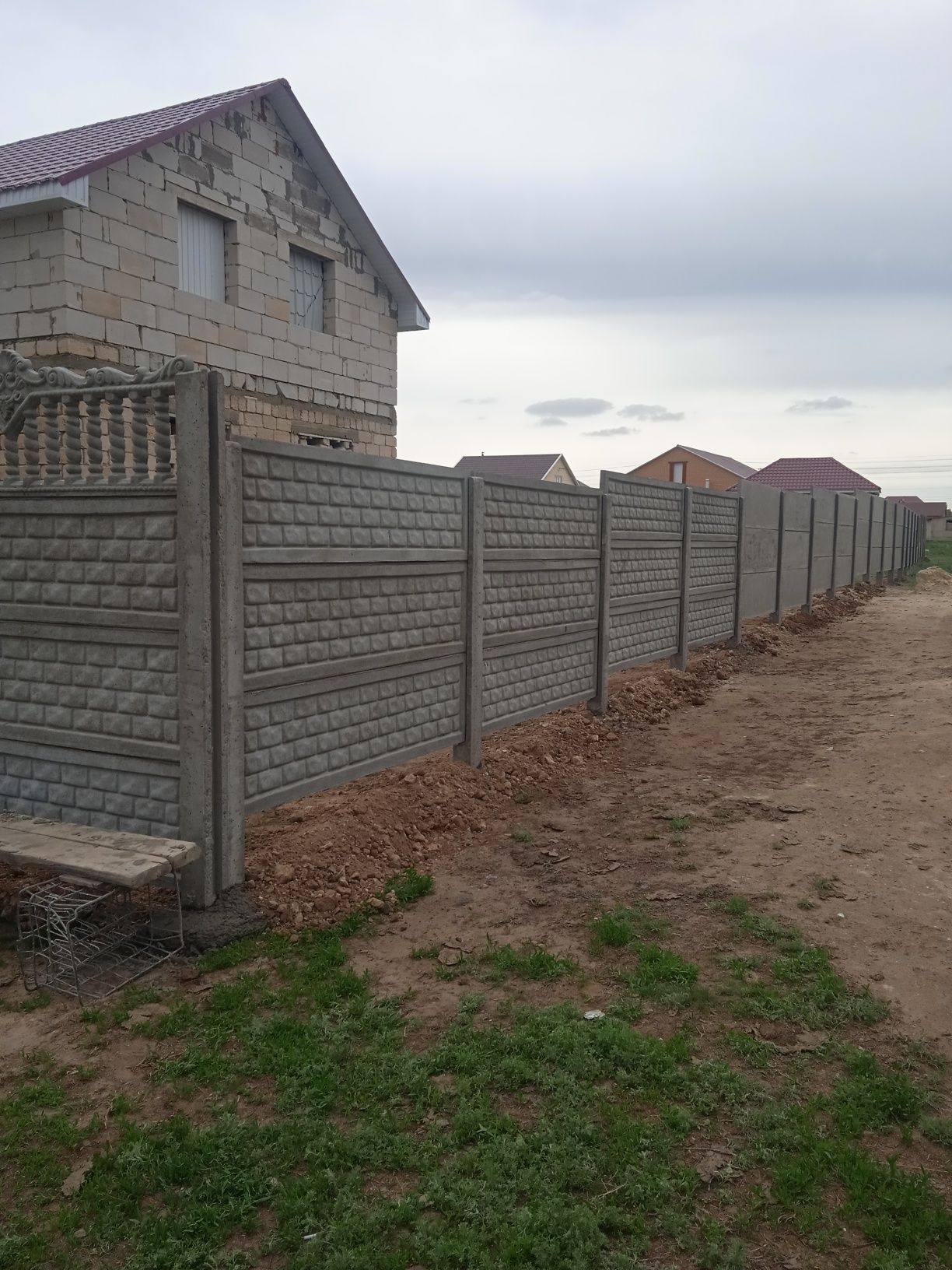 Продам земельный участок с недостроенным домом