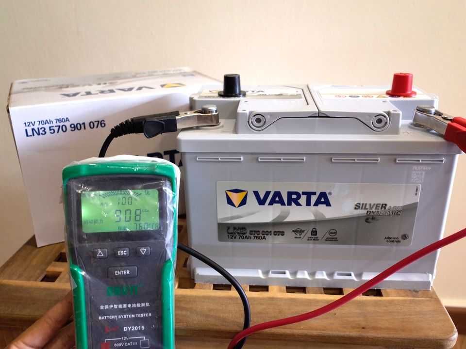 Аккумулятор VARTA AGM Silver Dynamic E39 70Ah -/+
